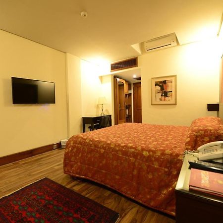 Regency Inn Hotel Lahore Extérieur photo